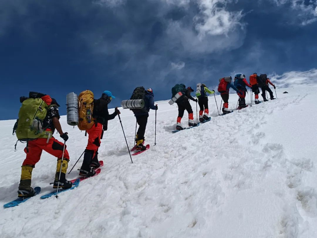 科脉股东经销商王强攀登7509米慕士塔格雪山