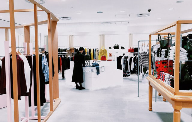 配置一套服装店收银系统需要准备哪些硬件工具？